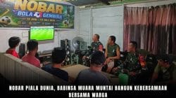 Nobar Piala Dunia, Babinsa Muara Muntai Bangun Kebersamaan Bersama Warga Nobar Piala Dunia, Babinsa Muara Muntai Bangun Kebersamaan Bersama Warga