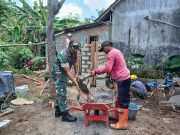 Wujudkan Lingkungan Sehat, Serda Eko Prayitno Bersama Warga Bangun MCK Untuk Keluarga Bapak Saiful