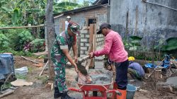 Wujudkan Lingkungan Sehat, Serda Eko Prayitno Bersama Warga Bangun MCK Untuk Keluarga Bapak Saiful