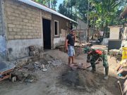 Wujudkan Hunian Layak, Serma Saifur Bersama Warga Gotong Royong Bangun Rumah Ibu Suwarti