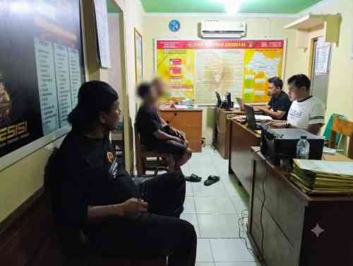 Detik-detik Polsek Jakenan Gagalkan Distribusi Ribuan Botol Arak Bali Ilegal Siap Edar Detik-detik Polsek Jakenan Gagalkan Distribusi Ribuan Botol Arak Bali Ilegal Siap Edar