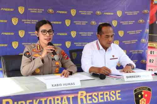 Polda Kepri Tetapkan Dua Tersangka Dugaan Penipuan Tiket Keberangkatan Kontingen Pesparawi Polda Kepri Tetapkan Dua Tersangka Dugaan Penipuan Tiket Keberangkatan Kontingen Pesparawi