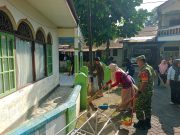 Jumat Bersih di Barabai Selatan, Babinsa Ajak Warga Wujudkan Lingkungan Sehat dan Nyaman