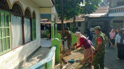Jumat Bersih di Barabai Selatan, Babinsa Ajak Warga Wujudkan Lingkungan Sehat dan Nyaman
