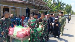 Kodim 1002/HST Hadir di Tengah Masyarakat Lewat Program Jumat Berkah Berbagi Kodim 1002/HST Hadir di Tengah Masyarakat Lewat Program Jumat Berkah Berbagi