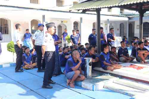 Nobar Piala Dunia di Rutan Kraksaan Jadi Sarana Hiburan dan Pembinaan Warga Binaan Nobar Piala Dunia di Rutan Kraksaan Jadi Sarana Hiburan dan Pembinaan Warga Binaan