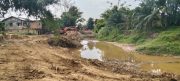 Excavator Proyek Tanggul Krueng Langsa Diduga Gunakan BBM Bersubsidi, Aparat Diminta Menelusuri