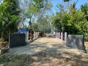 Pengecatan dan Penyempurnaan Sayap Jembatan Armco Bakapas Terus Berlangsung