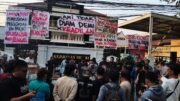 AMPB Kembali Kepung Kejari Pati, Teatrikal Bakar Keranda Jadi Sorotan dalam Aksi Hari Ketiga