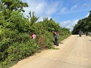 Wujudkan Lingkungan Sehat, Babinsa dan Warga Kompak Gelar Gotong Royong