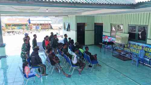 Kodim 1714/Puncak Jaya Gelar Nobar Pertandingan Piala Dunia 2026 di Kab. Puncak Jaya