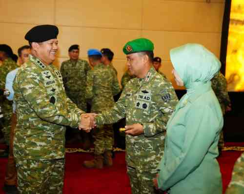 Irjen TNI Pimpin Laporan Korps Kenaikan Pangkat 105 Pati TNI Irjen TNI Pimpin Laporan Korps Kenaikan Pangkat 105 Pati TNI