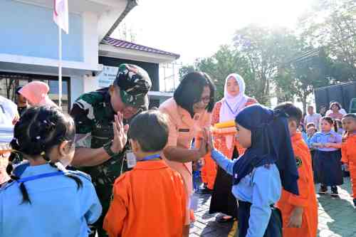 Tanamkan Karakter Sejak Hari Pertama, MPLS Sekolah Angkasa Lanud Sjamsudin Noor Diwarnai Keceriaan dan Semangat Belajar Tanamkan Karakter Sejak Hari Pertama, MPLS Sekolah Angkasa Lanud Sjamsudin Noor Diwarnai Keceriaan dan Semangat Belajar