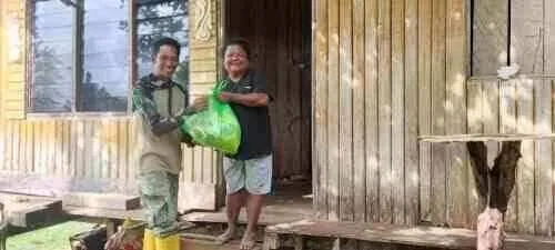 Satgas TMMD Ke-129 Kodim 1807/Sorong Selatan Bagikan 100 Paket Sembako dan Nutrisi, Wujud Nyata Kepedulian Cegah Stunting