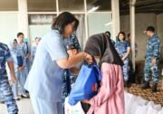 Berbagi Kasih dan Kepedulian di Hari Bakti Ke-79 TNI AU, Lanud Sjamsudin Noor Hadirkan Senyum untuk Anak Yatim dan Purnawirawan