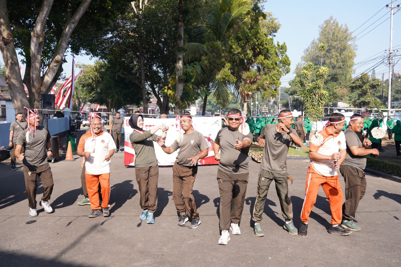 Sambut HUT RI Ke 81, Kodim 0808/Blitar Dan Persit KCK Cabang XXII Gelar Lomba Semarak Kemerdekaan Sambut HUT RI Ke 81, Kodim 0808/Blitar Dan Persit KCK Cabang XXII Gelar Lomba Semarak Kemerdekaan