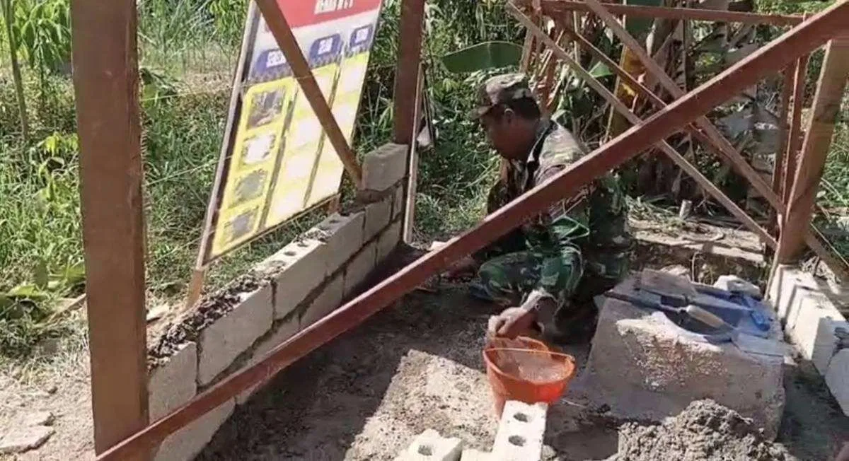 Kodim 1002/HST Bangun Fasilitas MCK Layak melalui Program TMMD di Desa Awang