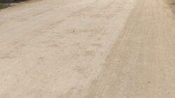 Pedagang Keluhkan Debu Proyek Pengerasan Jalan di Perbatasan Dua Kampung Aceh Tamiang