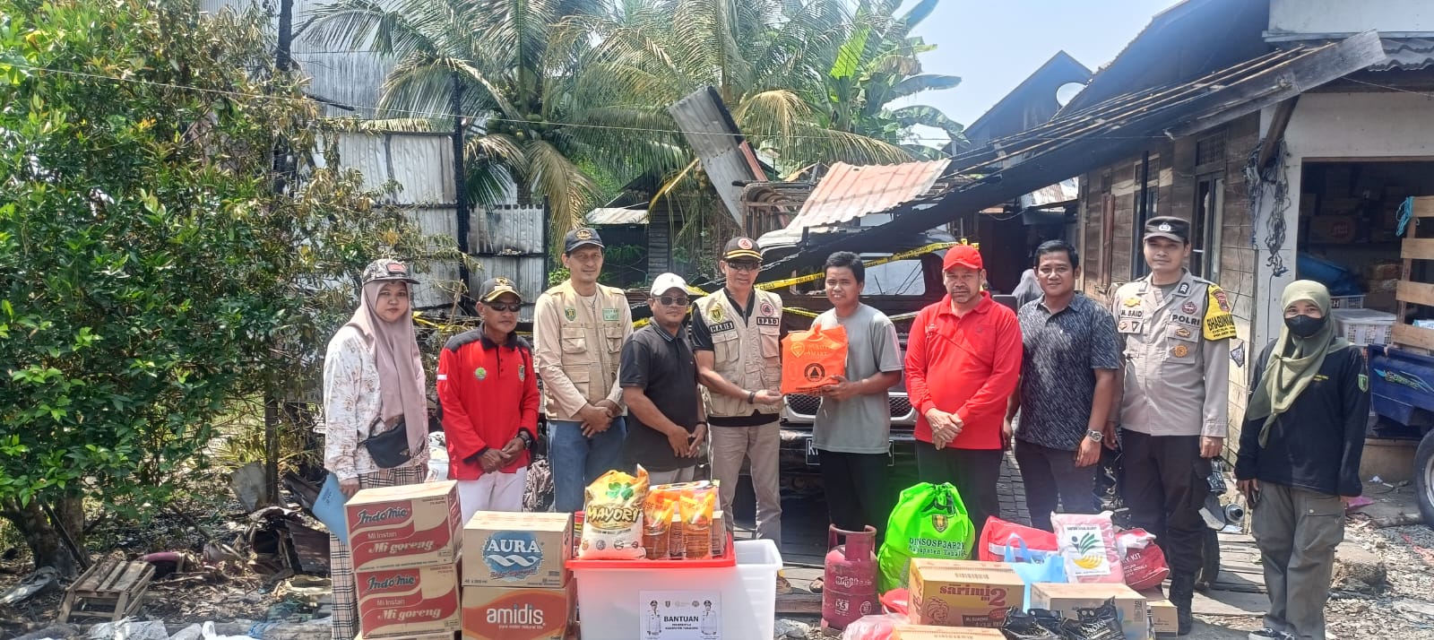 Peduli Warga Terdampak Musibah, Babinsa Dampingi Penyaluran Bantuan Pascakebakaran