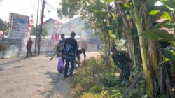 Jaga Lingkungan Tetap Bersih, Babinsa dan Warga Banua Jingah Bergotong Royong