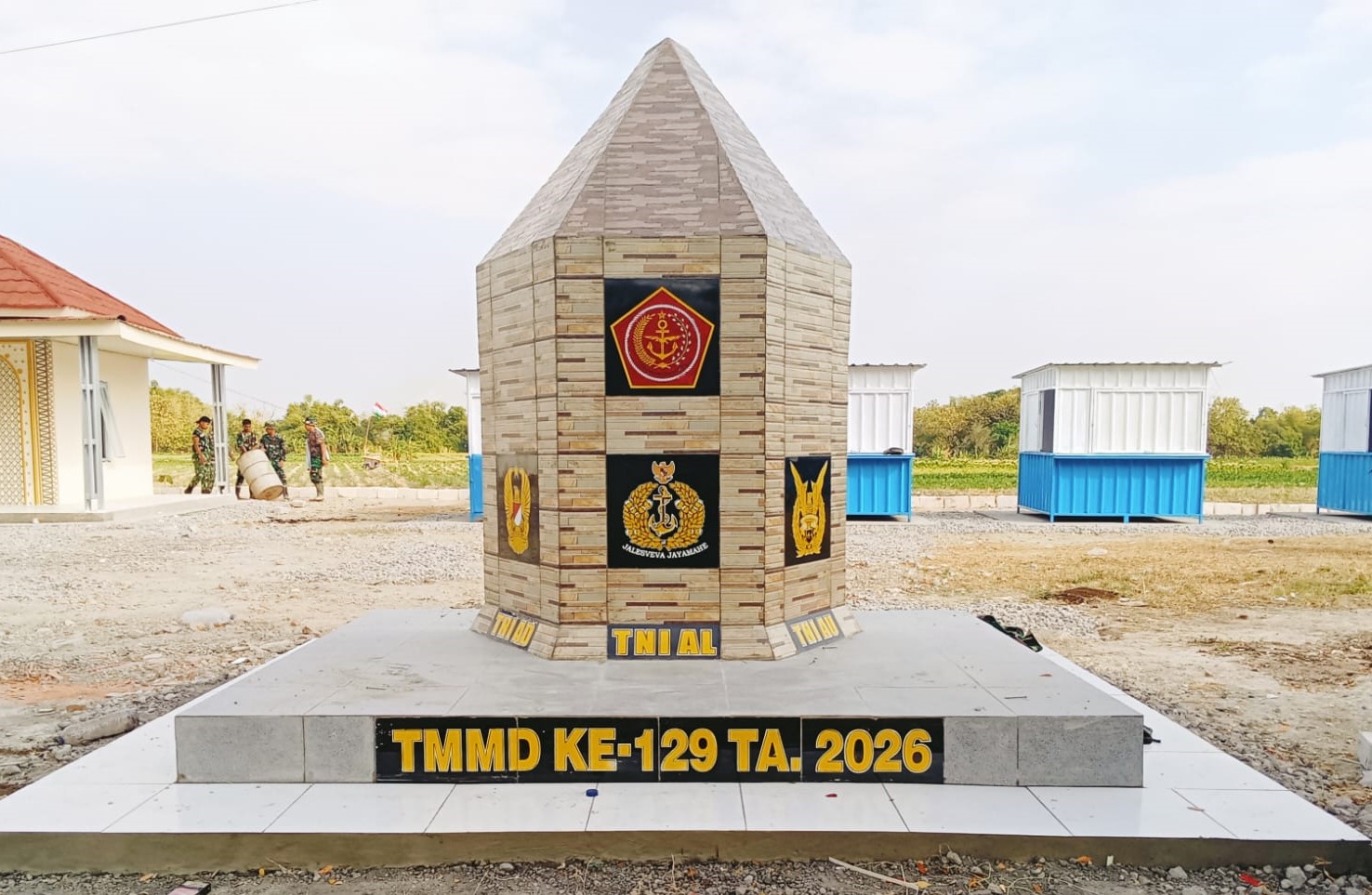 Tugu TMMD 129 Bojonegoro Kokoh Berdiri di Rest Area Terpadu Desa Kesongo Tugu TMMD 129 Bojonegoro Kokoh Berdiri di Rest Area Terpadu Desa Kesongo