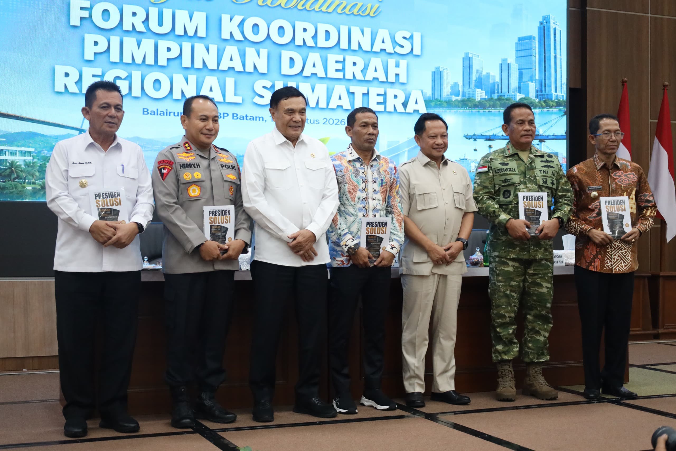 WAKAPOLDA KEPRI HADIRI RAKOR FORKOPIMDA DAN APRESIASI PEMERINTAH DAERAH BERPRESTASI 2026 REGIONAL SUMATERA WAKAPOLDA KEPRI HADIRI RAKOR FORKOPIMDA DAN APRESIASI PEMERINTAH DAERAH BERPRESTASI 2026 REGIONAL SUMATERA