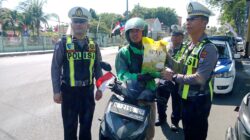 Cara Humanis Satlantas Probolinggo Kota, Pengemudi Tertib Dapat Apresiasi Berupa Beras