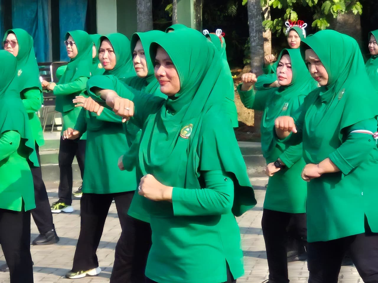 Persit Kodim 1002/HST Semarakkan Kemerdekaan dengan Senam Aerobik, Cek Kesehatan dan Lomba