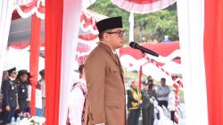Satgas Pamtas RI-Malaysia Yonarmed 19/Bogani Ikuti Upacara Bendera HUT ke-81 Kemerdekaan RI di PLBN Entikong