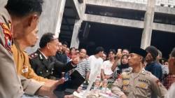 Dua Oknum Polisi Diamankan Usai Diduga Peras Warga, Berujung Amukan Massa di Gresik, Jatim