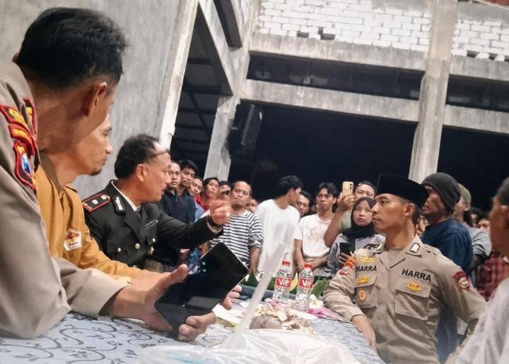 Dua Oknum Polisi Diamankan Usai Diduga Peras Warga, Berujung Amukan Massa di Gresik, Jatim