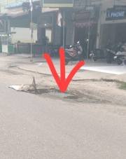 Tambal Sulam Jalan Langsa Kembali Terkelupas, Warga Soroti Kualitas Pekerjaan Rp3,6 Miliar