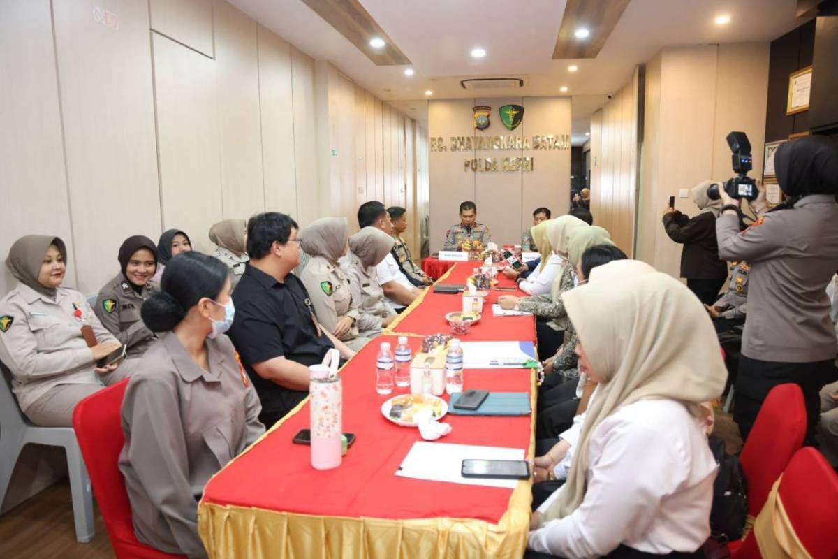 WAKAPOLDA KEPRI DORONG PENINGKATAN KUALITAS PELAYANAN RS BHAYANGKARA BATAM UNTUK PERLUAS AKSES PESERTA JKN