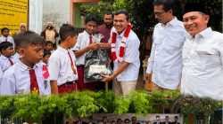 Gerindra Aceh, Bagikan Paket Pendidikan, Untuk Siswa SD 72 Alue Naga