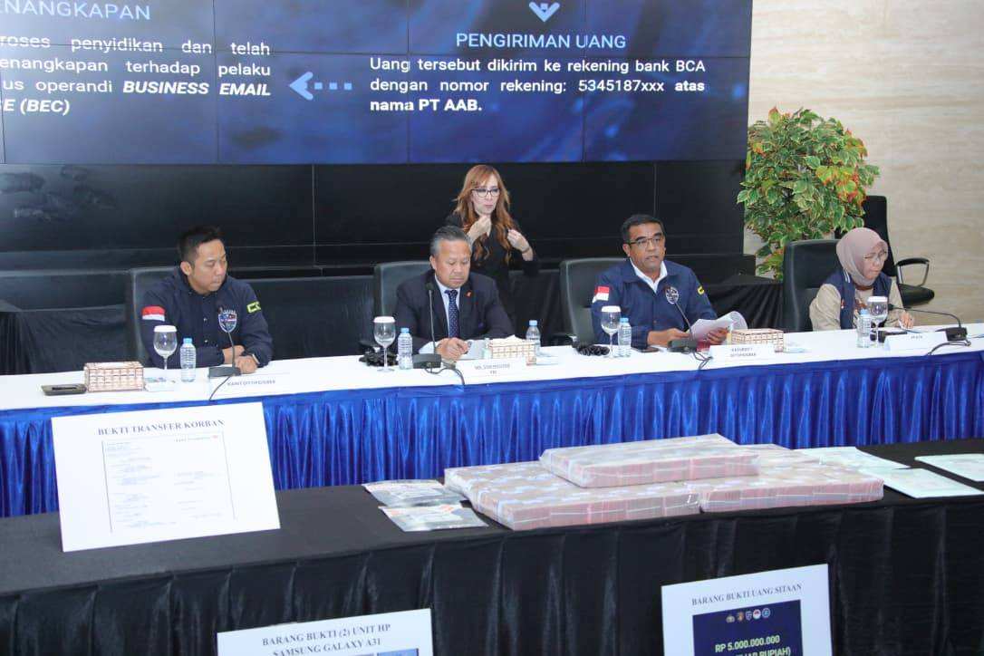 Polri Ungkap Kasus Business Email Compromise, Kerugian Korban Capai USD 350 Ribu Polri Ungkap Kasus Business Email Compromise, Kerugian Korban Capai USD 350 Ribu