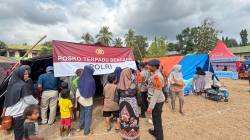Hari Ke-4 Pascagempa, Polri Terus Bergerak: Brimob dan Bantuan Logistik Konsisten Dikirim ke NTT Hari Ke-4 Pascagempa, Polri Terus Bergerak: Brimob dan Bantuan Logistik Konsisten Dikirim ke NTT