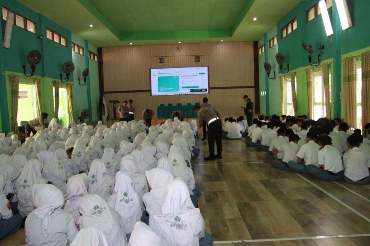 Polresta Sumenep Ajak Pelajar Cerdas dan Bertanggung Jawab Hadapi Era Kecerdasan Buatan