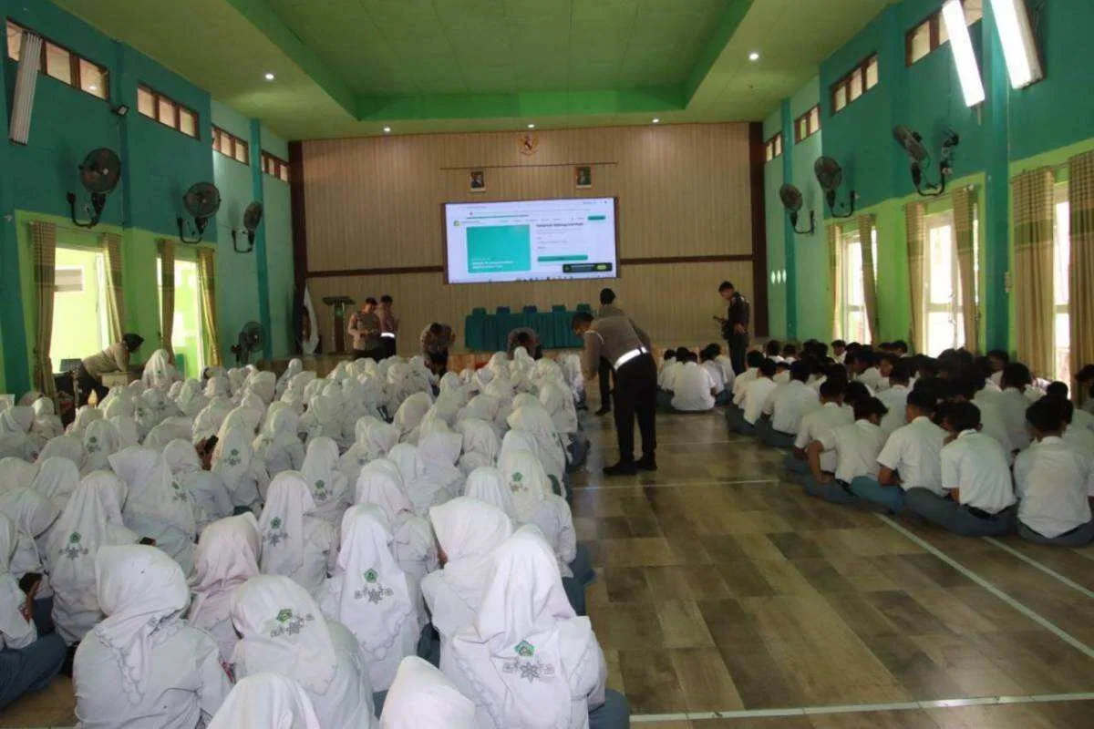 Polresta Sumenep Ajak Pelajar Cerdas dan Bertanggung Jawab Hadapi Era Kecerdasan Buatan