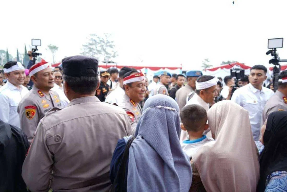 Wakapolri Berikan bansos 1.000 paket untuk 2 Gapoktan Bawang putih di Cianjur