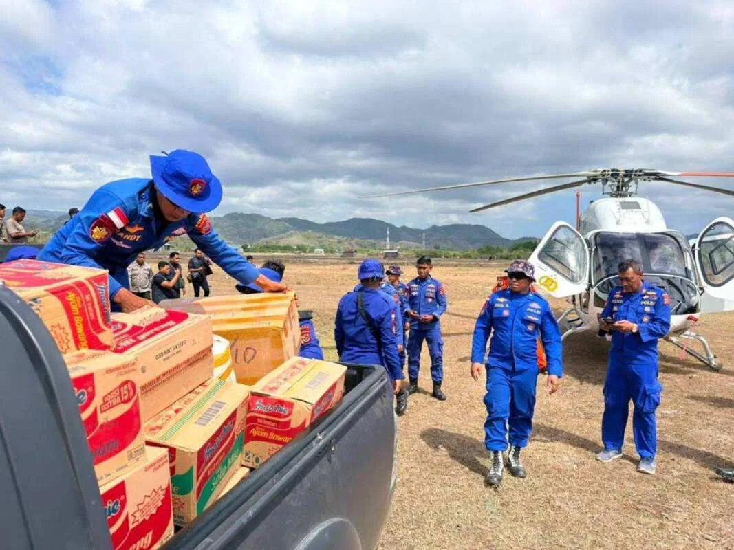 Polri Kembali Salurkan Bantuan Kemanusiaan bagi Warga Terdampak Gempa NTT