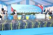 _JOINT OPERATION_ BNN, BEA CUKAI DAN POLDA KEPRI GAGALKAN PENYELUNDUPAN 2,6 TON METHAMPHETAMINE CAIR, SELAMATKAN 14,1 JUTA JIWA