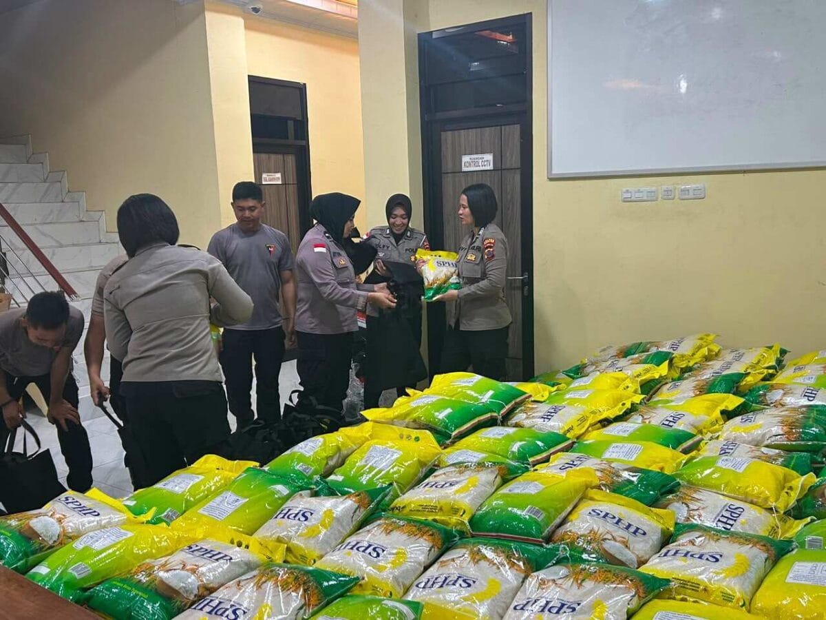 Polri Siapkan 3.500 Paket Sembako, Besok Dikirim ke Nagekeo dan Ngada Polri Siapkan 3.500 Paket Sembako, Besok Dikirim ke Nagekeo dan Ngada
