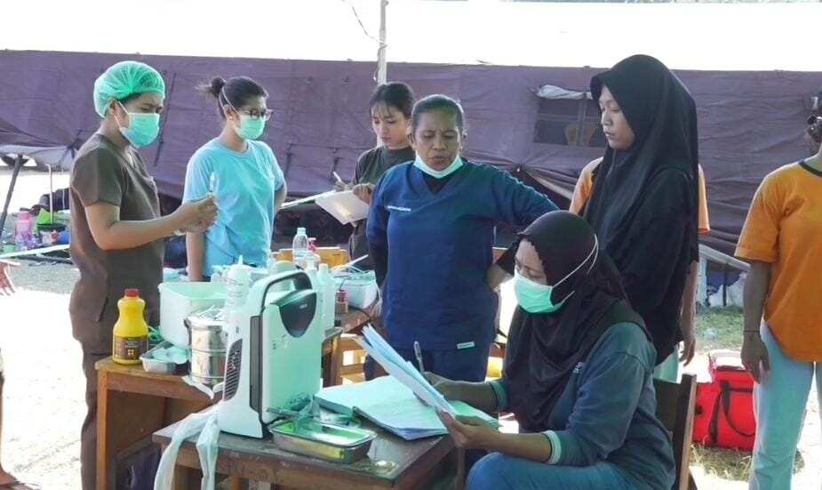 Pusdokkes Polri Berikan Layanan Kesehatan Gratis, 120 Warga Terdampak Gempa di Reo Telah Dilayani Pusdokkes Polri Berikan Layanan Kesehatan Gratis, 120 Warga Terdampak Gempa di Reo Telah Dilayani