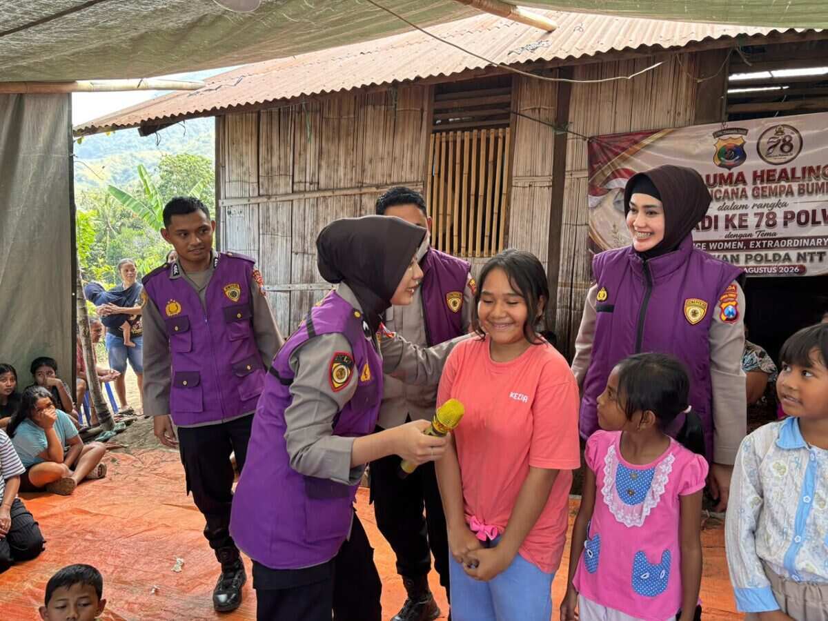 Tim Trauma Healing Polda Jatim Bantu Pulihkan Warga Terdampak Gempa NTT Tim Trauma Healing Polda Jatim Bantu Pulihkan Warga Terdampak Gempa NTT