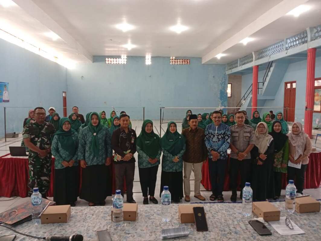Dukung Pemberdayaan Masyarakat, Babinsa Kelurahan Mangunharjo Support Pembuatan Produk Kreatif Dukung Pemberdayaan Masyarakat, Babinsa Kelurahan Mangunharjo Support Pembuatan Produk Kreatif