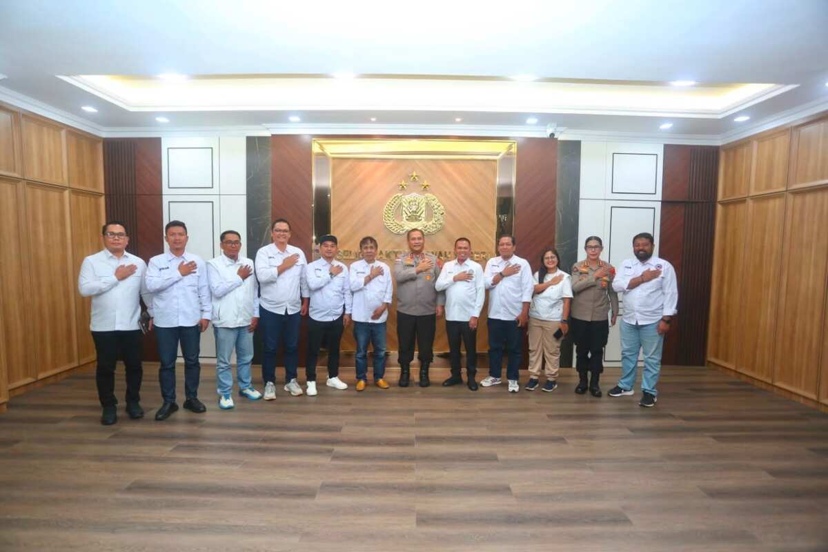 AUDIENSI KOMUNITAS JURNALIS KEPRI, POLDA KEPRI DORONG SINERGI MEDIA DUKUNG KEAMANAN DAN IKLIM INVESTASI AUDIENSI KOMUNITAS JURNALIS KEPRI, POLDA KEPRI DORONG SINERGI MEDIA DUKUNG KEAMANAN DAN IKLIM INVESTASI