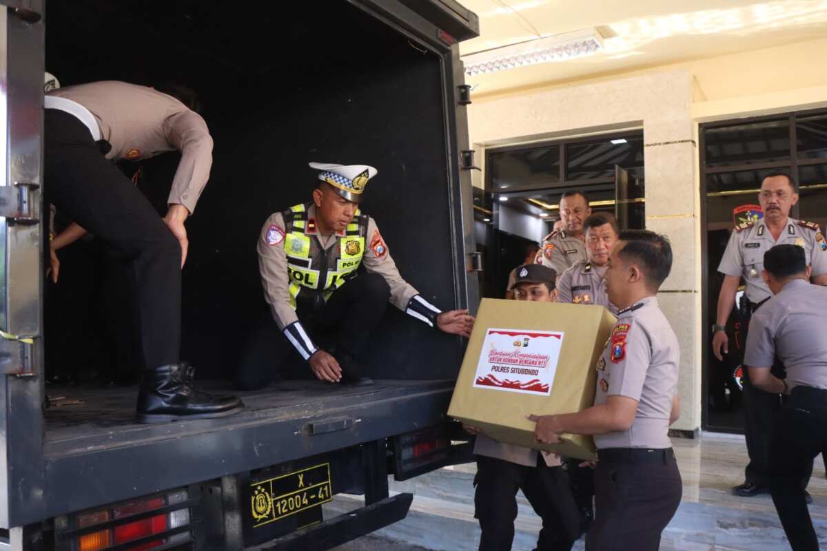Polri Peduli : Polres Situbondo Kirim Bantuan Kemanusiaan untuk Korban Gempa NTT Polri Peduli : Polres Situbondo Kirim Bantuan Kemanusiaan untuk Korban Gempa NTT