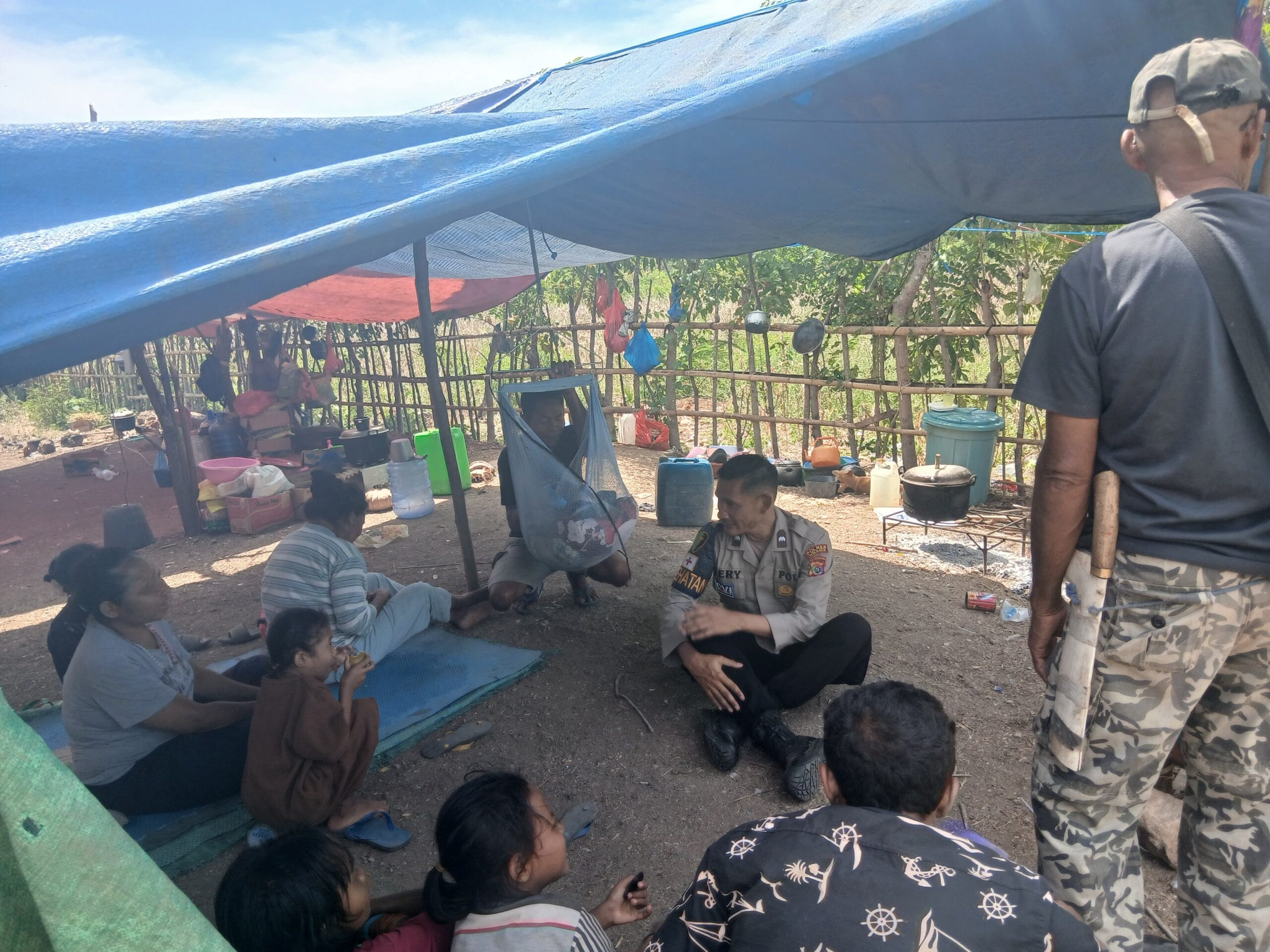 Polres Ngada Berikan Terapi USEFT untuk Memulihkan Semangat Warga Terdampak Gempa di Kecamatan Riung