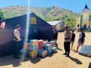 Polsek Riung Polres Ngada Salurkan Bantuan Sembako Kemanusiaan Polri Korban Gempa Bumi Flores