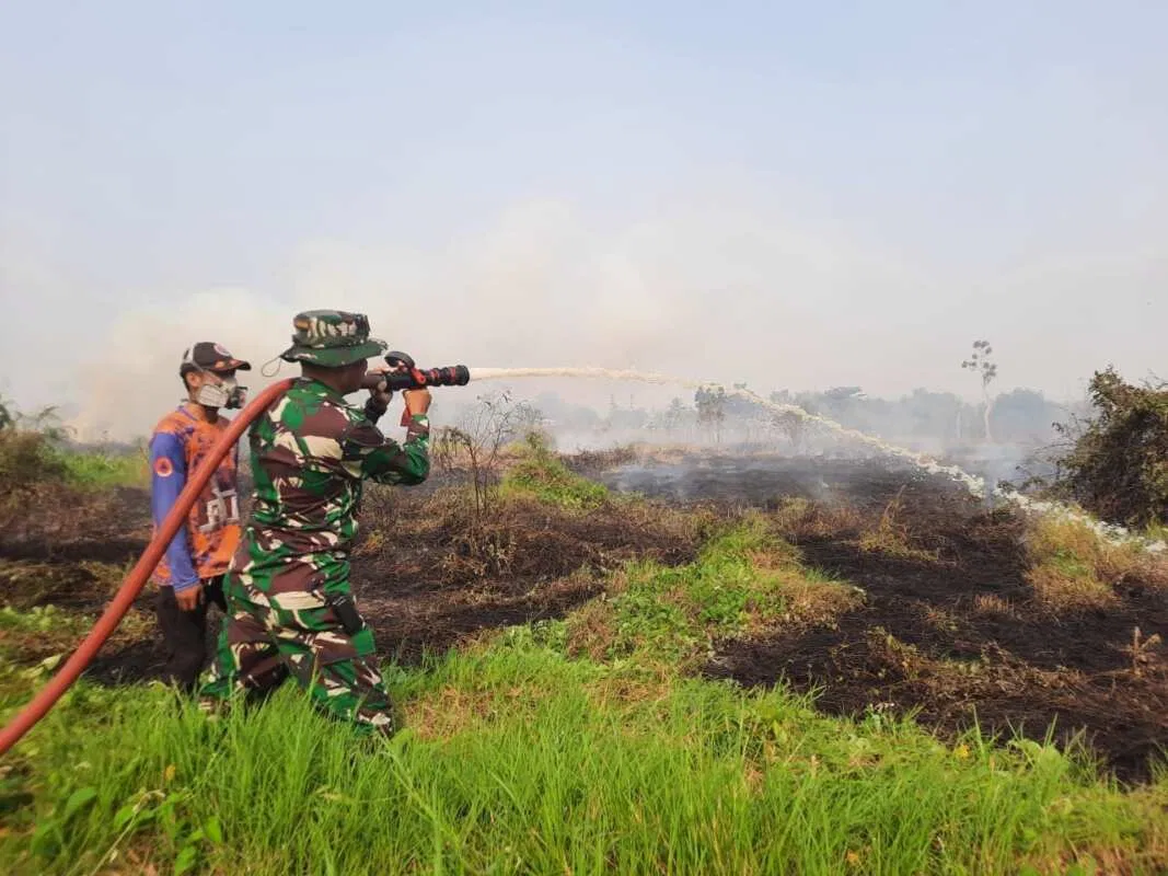Pemadaman Karhutla di Desa Parumahan Libatkan TNI, Polri, BPBD dan Relawan